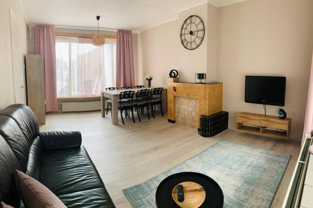 Cosy House In The Heart Of The Center! Daire Oostburg Dış mekan fotoğraf
